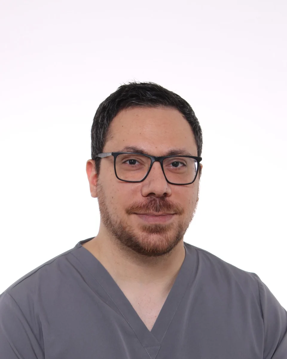 Dentist — emergency care, periodontology and oral surgery Ioannis Evangelou ved Providental Hammaslääkärit