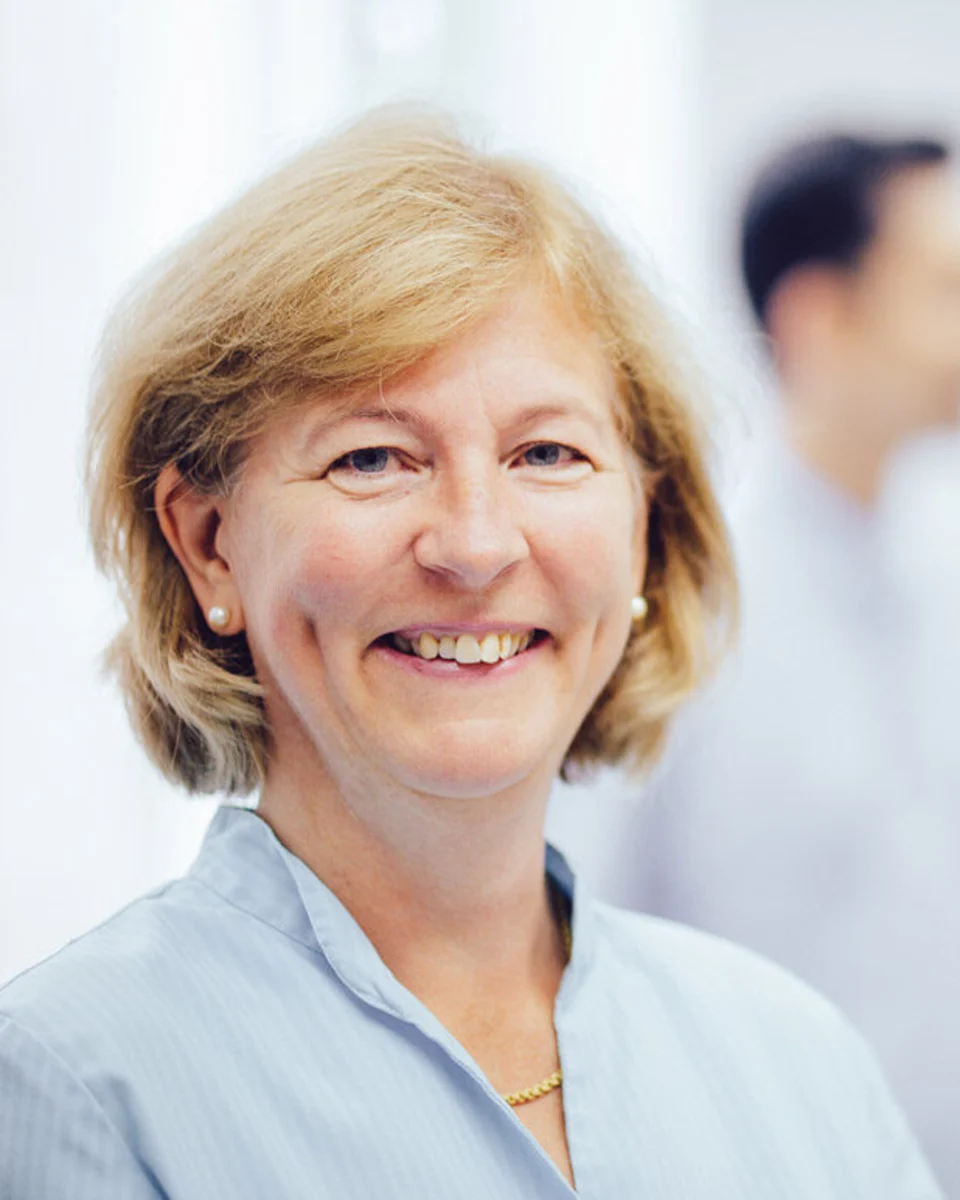 Dentist — gum disease and periodontics Monika Böök ved Providental Hammaslääkärit